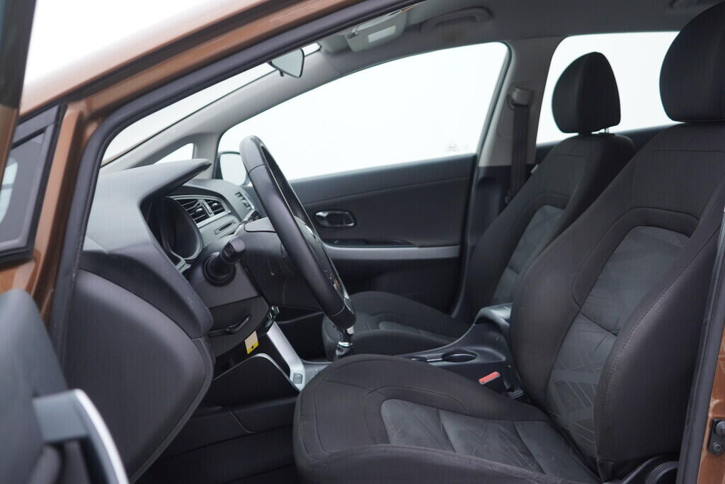 OV190V10427_22.webp_CEED  1.4 GDI 73 kW manuál