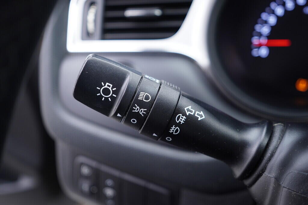 OV190V10427_23.webp_CEED  1.4 GDI 73 kW manuál