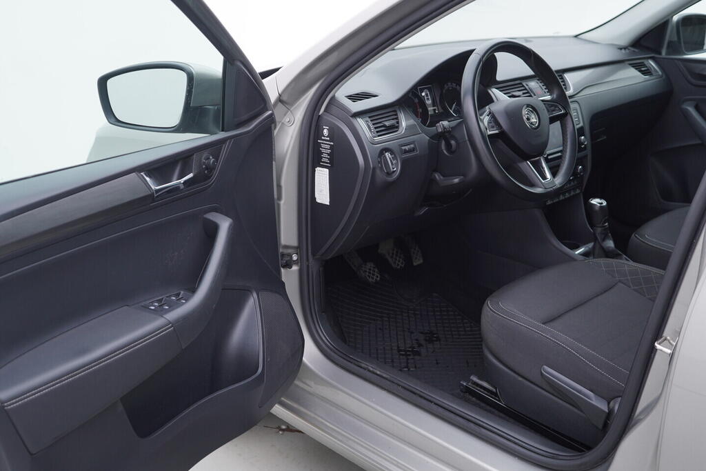 OV190V10428_18.webp_RAPID Style 1.0 TSI 70 kW manuál