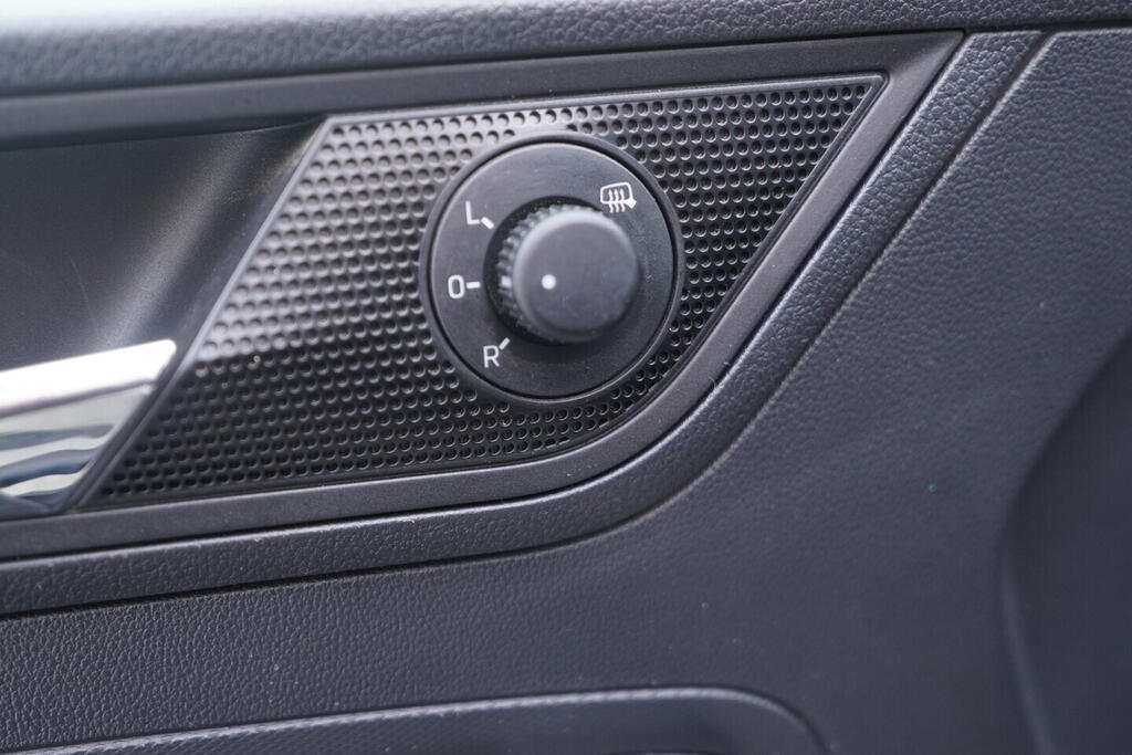 OV190V10428_21.webp_RAPID Style 1.0 TSI 70 kW manuál