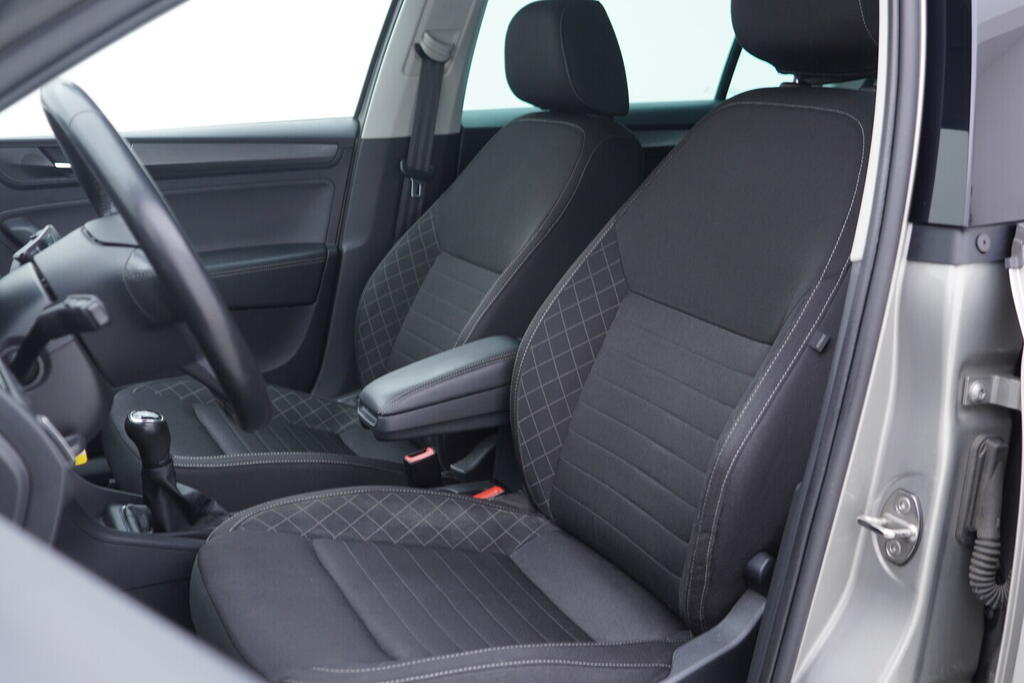 OV190V10428_22.webp_RAPID Style 1.0 TSI 70 kW manuál