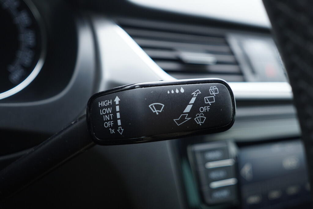 OV190V10428_28.webp_RAPID Style 1.0 TSI 70 kW manuál