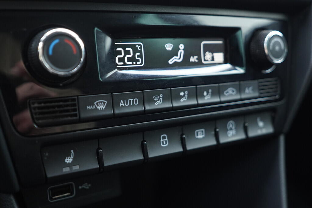 OV190V10428_32.webp_RAPID Style 1.0 TSI 70 kW manuál