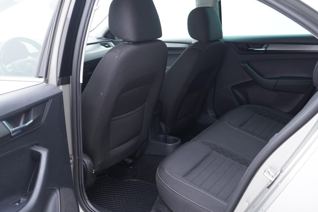 OV190V10428_34.webp_RAPID Style 1.0 TSI 70 kW manuál