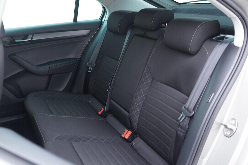 OV190V10428_35.webp_RAPID Style 1.0 TSI 70 kW manuál