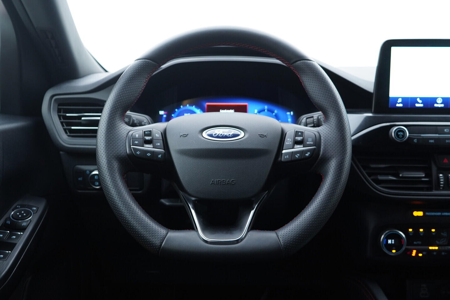 OV190V10429_27.webp_KUGA ST-line X 2.0 EcoBlue 140 kW automat