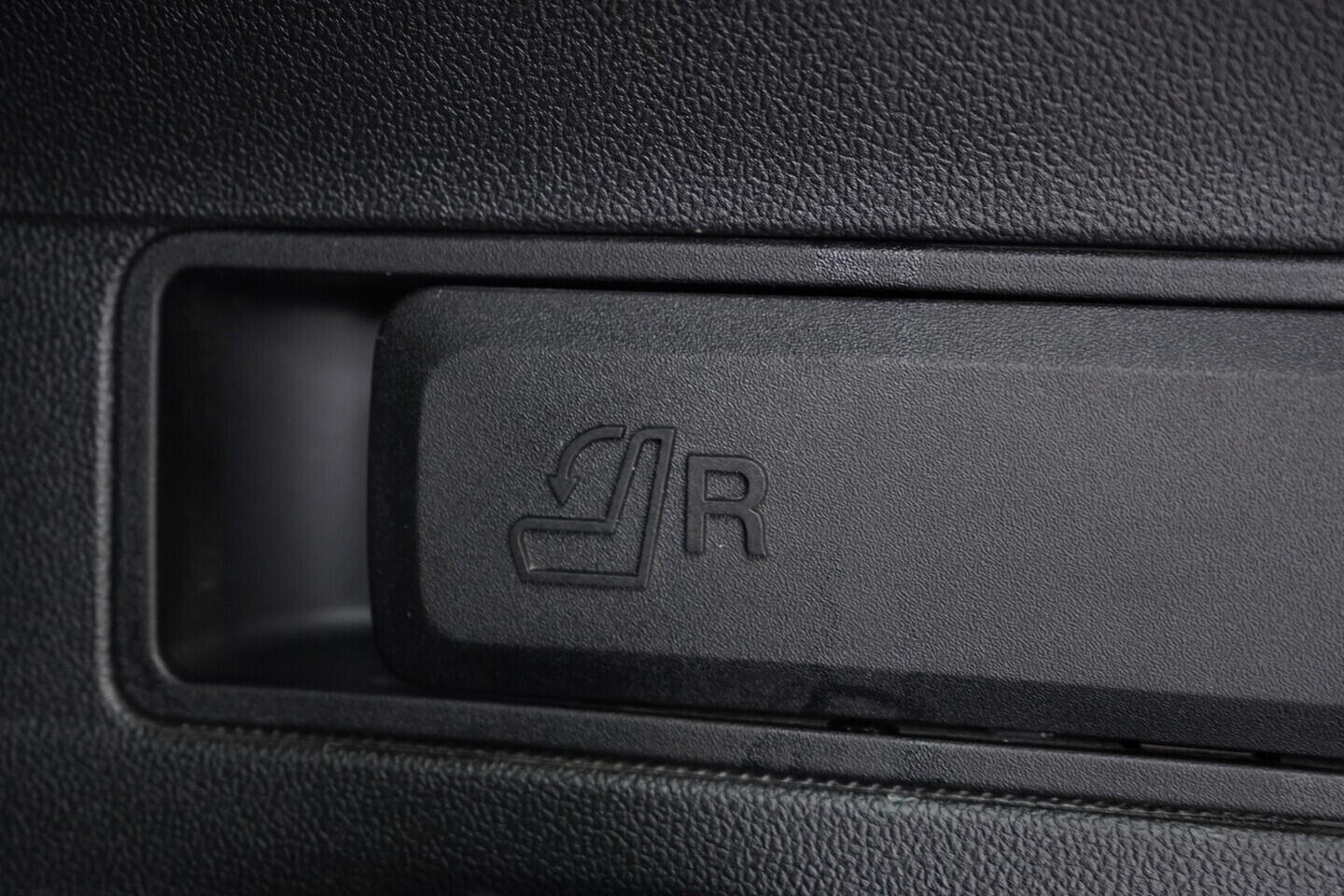 OV190V10429_40.webp_KUGA ST-line X 2.0 EcoBlue 140 kW automat