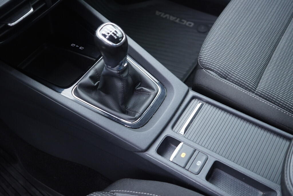 OV190V10433_32.webp_OCTAVIA Ambition 2.0 TDI 85 kW manuál, DPH