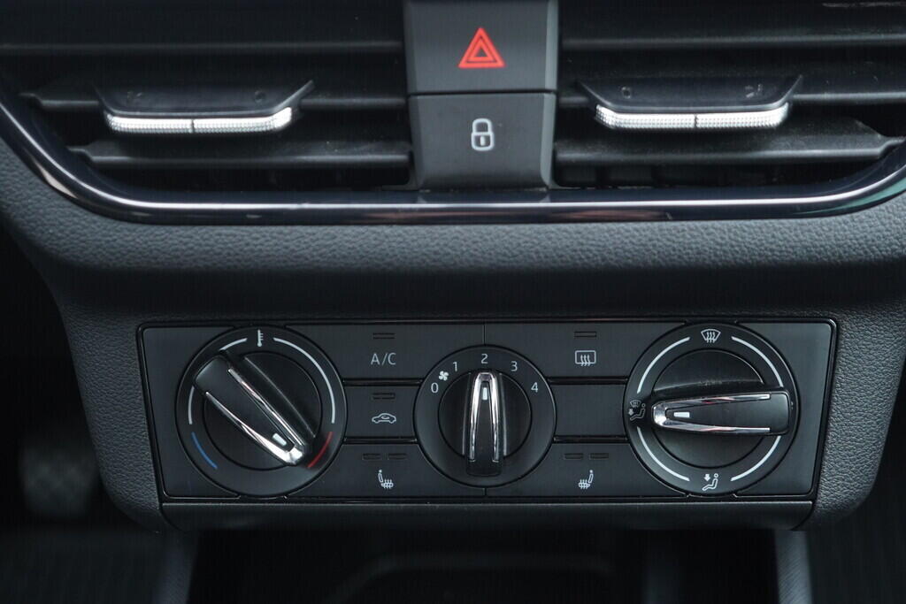 OV190V10436_30.webp_SCALA Ambition 1.0 TSI 81 kW manuál, DPH