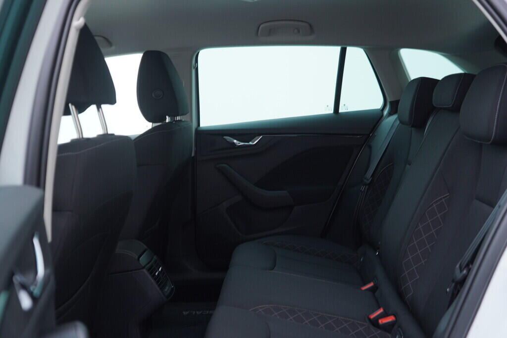 OV190V10436_34.webp_SCALA Ambition 1.0 TSI 81 kW manuál, DPH