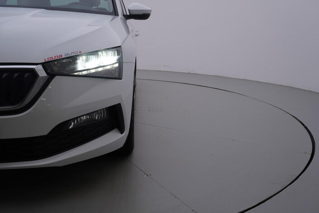 OV190V10436_37.webp_SCALA Ambition 1.0 TSI 81 kW manuál, DPH