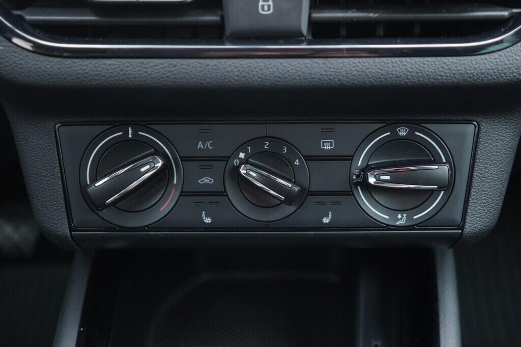 OV190V10438_30.webp_SCALA Ambition 1.0 TSI 81 kW manuál, DPH