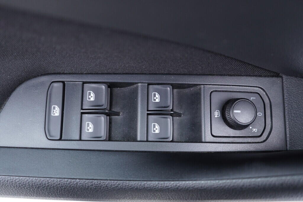 OV190V10441_20.webp_SCALA Ambition 1.0 TSI 81 kW manuál, DPH