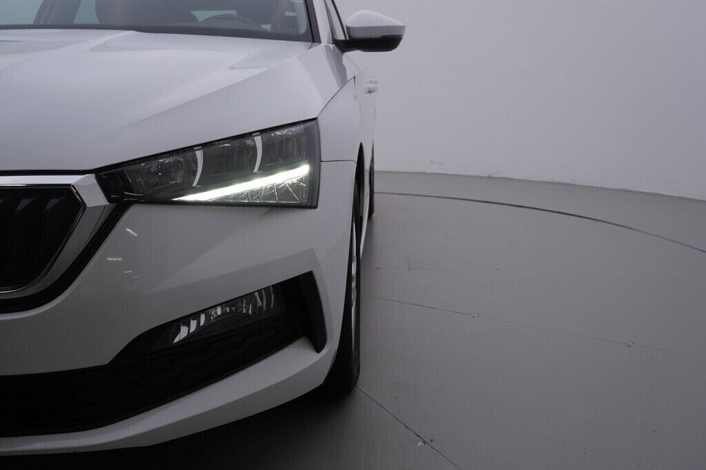 OV190V10441_37.webp_SCALA Ambition 1.0 TSI 81 kW manuál, DPH