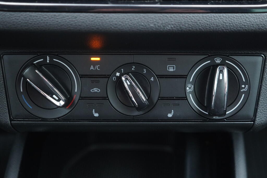 OV190V10443_30.webp_SCALA Ambition 1.0 TSI 81 kW manuál, DPH