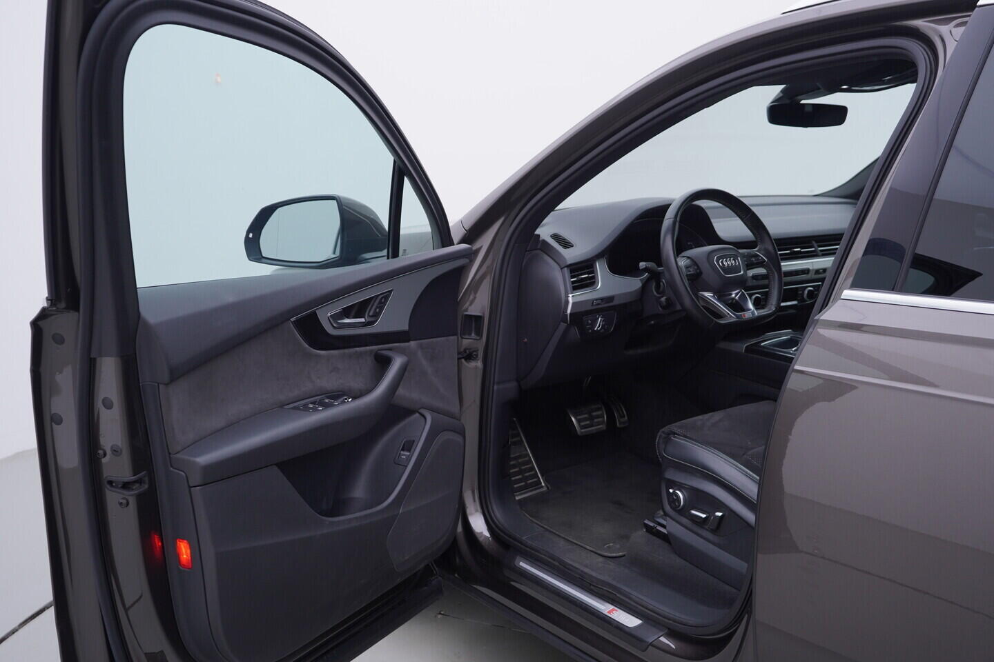OV190V10458_18.webp_Q7 S-line 3.0 TDI 200 kW automat