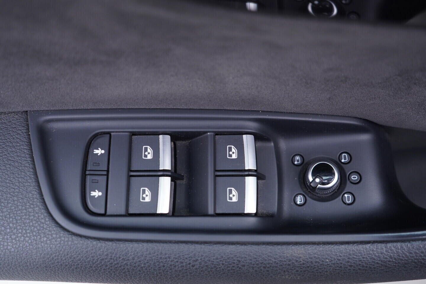 OV190V10458_20.webp_Q7 S-line 3.0 TDI 200 kW automat