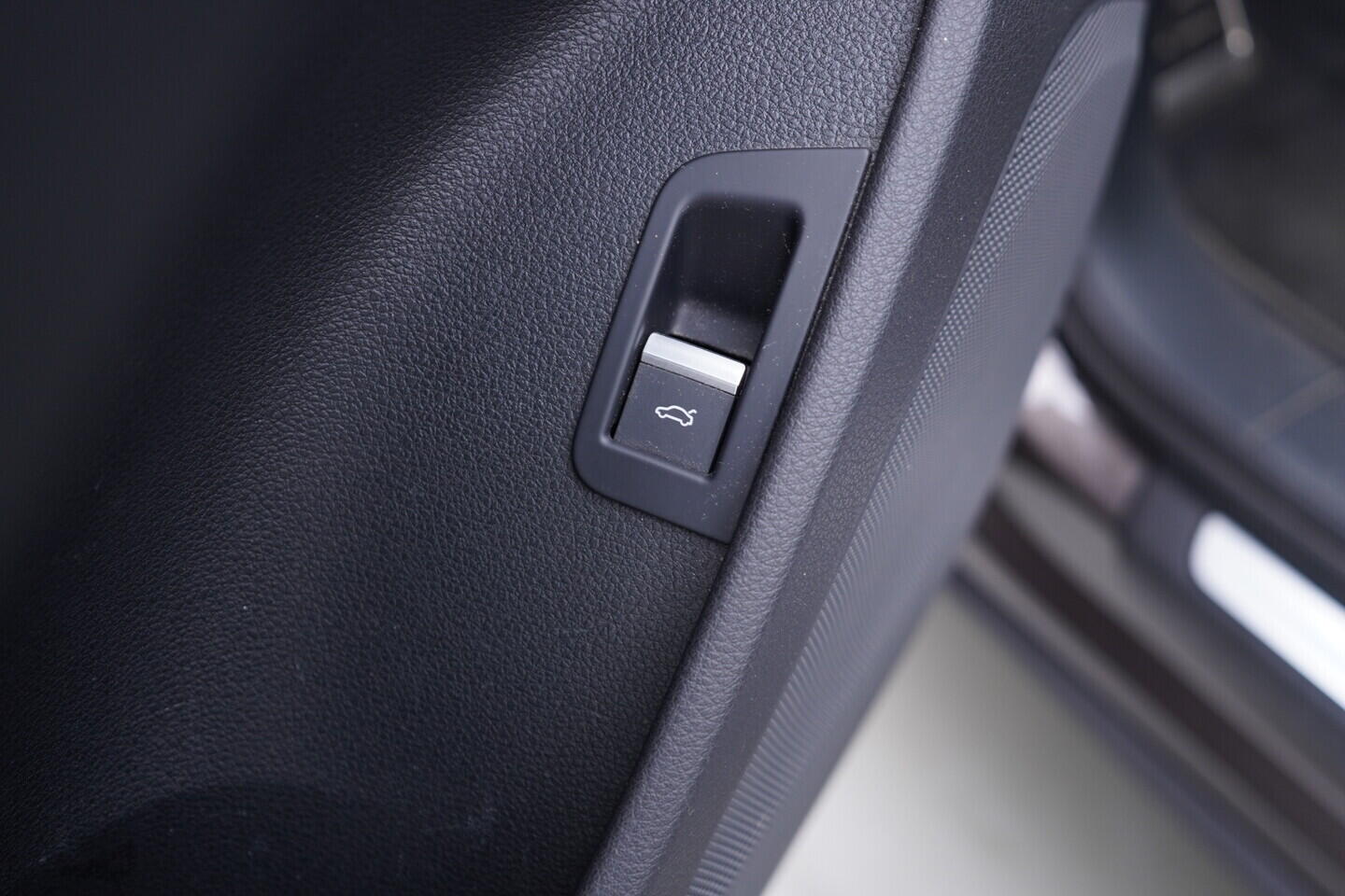 OV190V10458_21.webp_Q7 S-line 3.0 TDI 200 kW automat