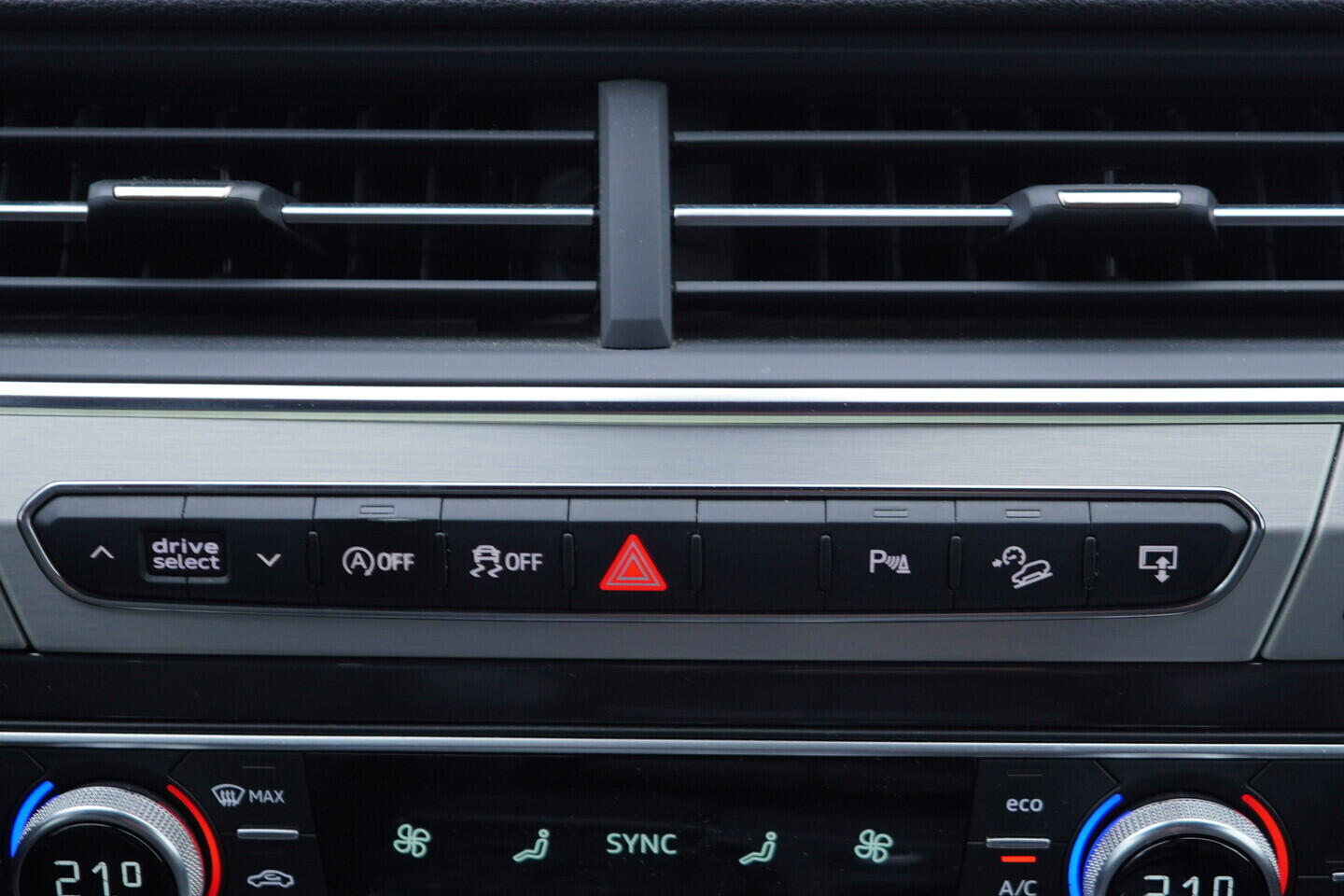OV190V10458_36.webp_Q7 S-line 3.0 TDI 200 kW automat