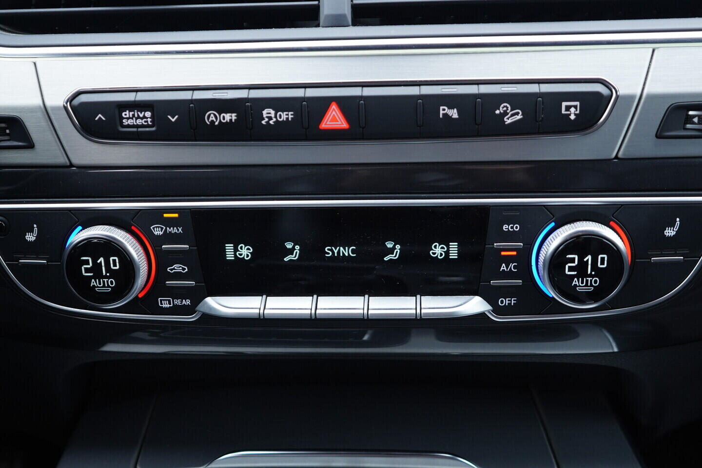OV190V10458_37.webp_Q7 S-line 3.0 TDI 200 kW automat