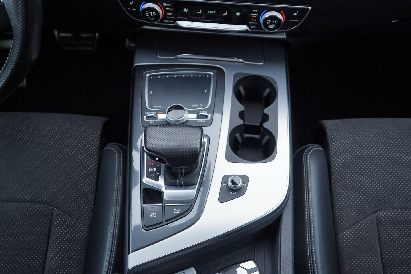 OV190V10458_38.webp_Q7 S-line 3.0 TDI 200 kW automat