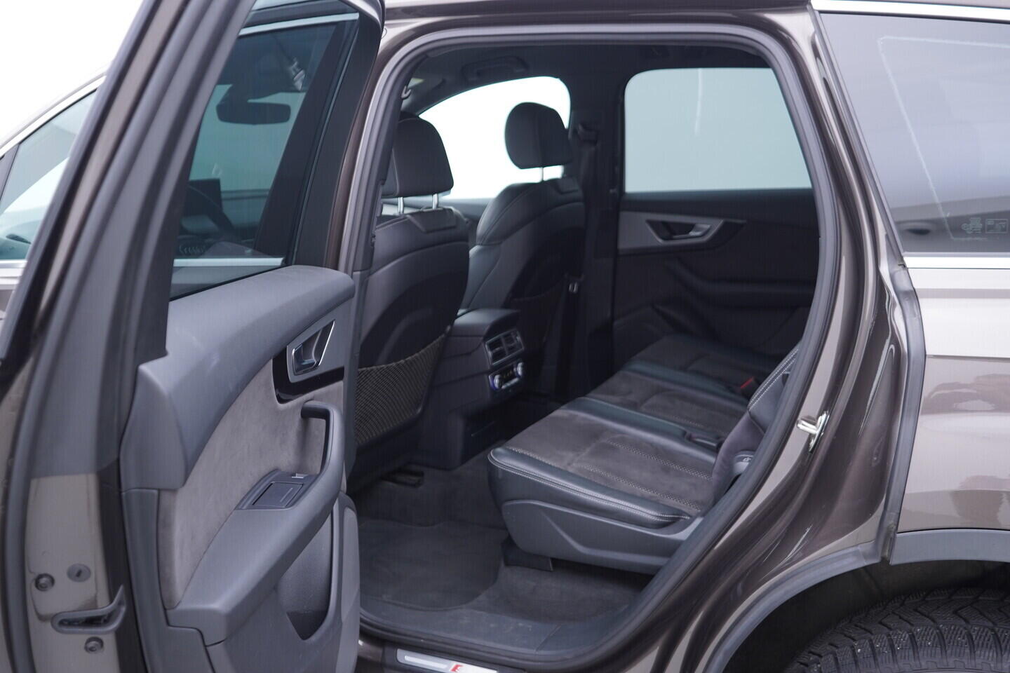 OV190V10458_39.webp_Q7 S-line 3.0 TDI 200 kW automat