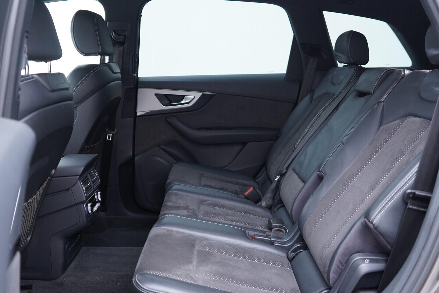 OV190V10458_41.webp_Q7 S-line 3.0 TDI 200 kW automat