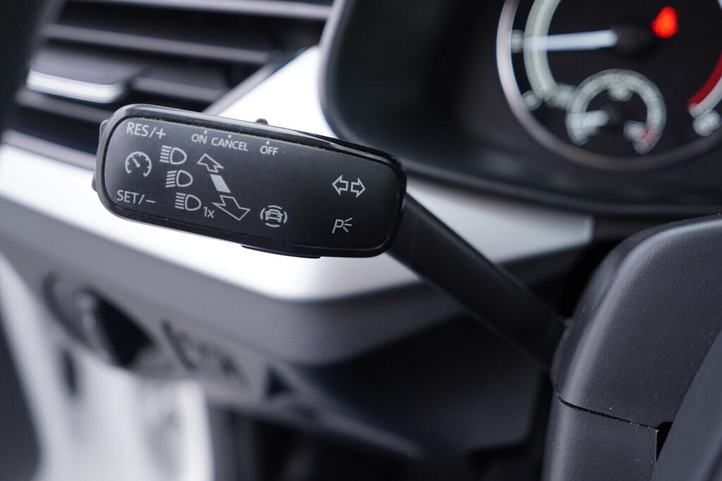 OV190V10459_23.webp_SCALA Ambition 1.0 TSI 70 kW manuál, DPH