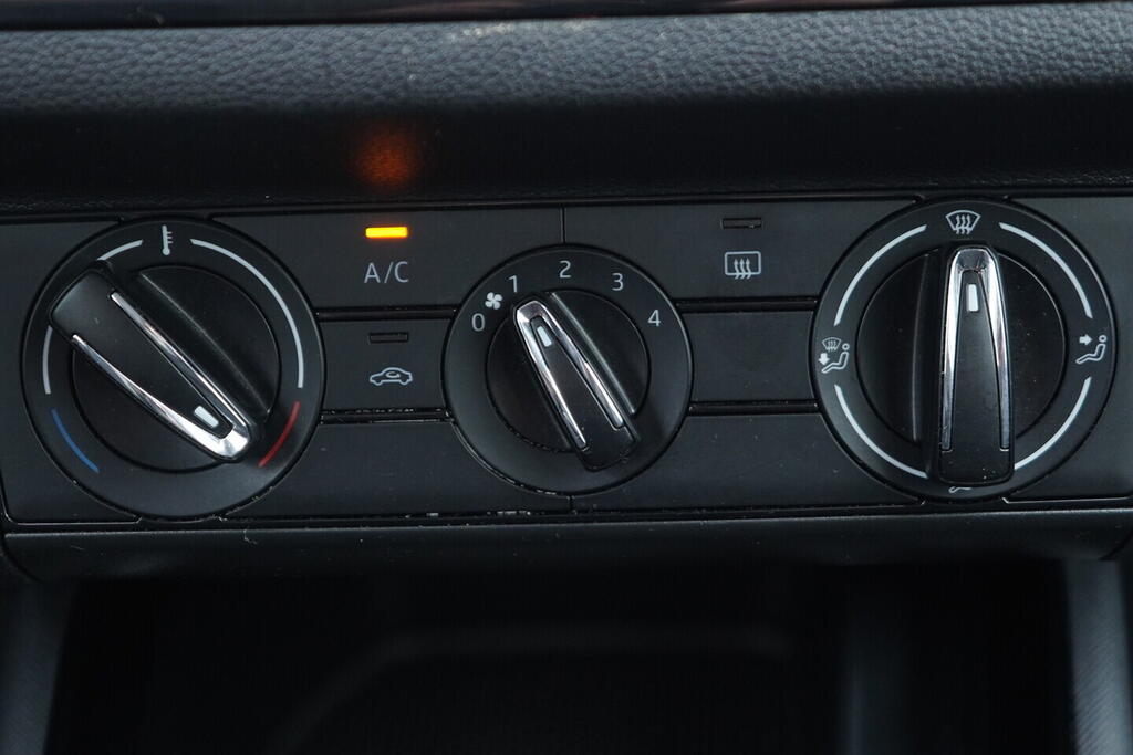 OV190V10459_30.webp_SCALA Ambition 1.0 TSI 70 kW manuál, DPH