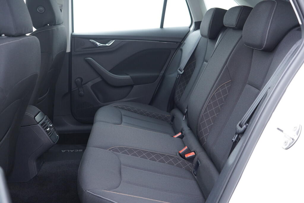 OV190V10459_34.webp_SCALA Ambition 1.0 TSI 70 kW manuál, DPH