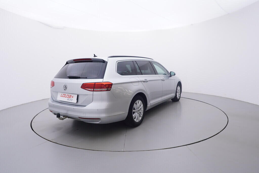 OV190V10465_14.webp_PASSAT  2.0 TDI 110 kW automat