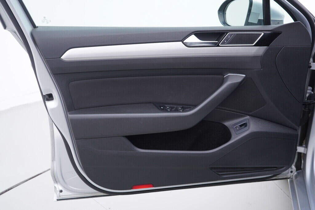 OV190V10465_19.webp_PASSAT  2.0 TDI 110 kW automat