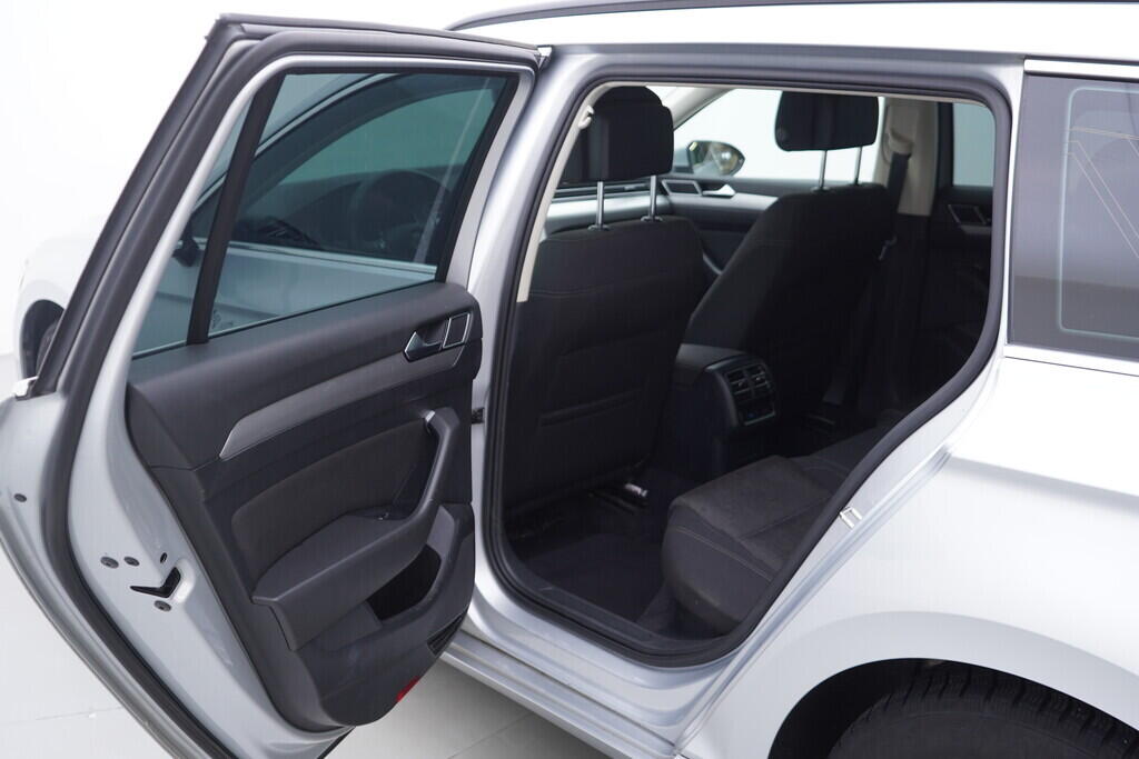 OV190V10465_34.webp_PASSAT  2.0 TDI 110 kW automat