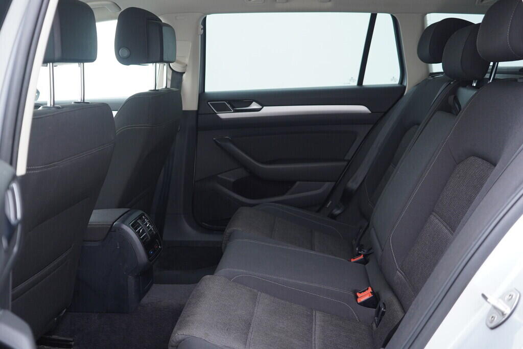 OV190V10465_36.webp_PASSAT  2.0 TDI 110 kW automat