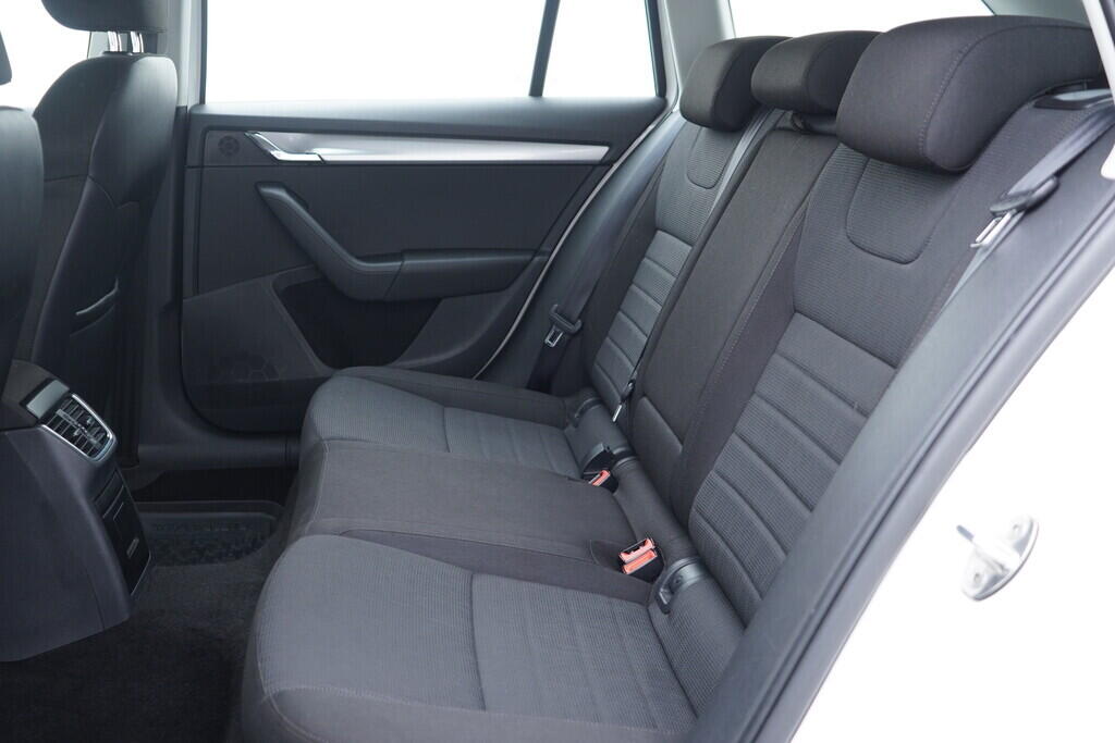 OV190V10481_36.webp_OCTAVIA Elegance 1.2 TSI 77 kW manuál