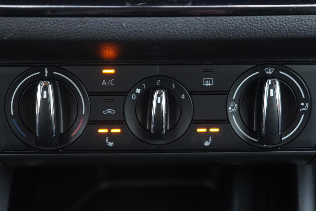 OV190V10484_30.webp_KAMIQ Ambition 1.0 TSI 70 kW manuál, DPH