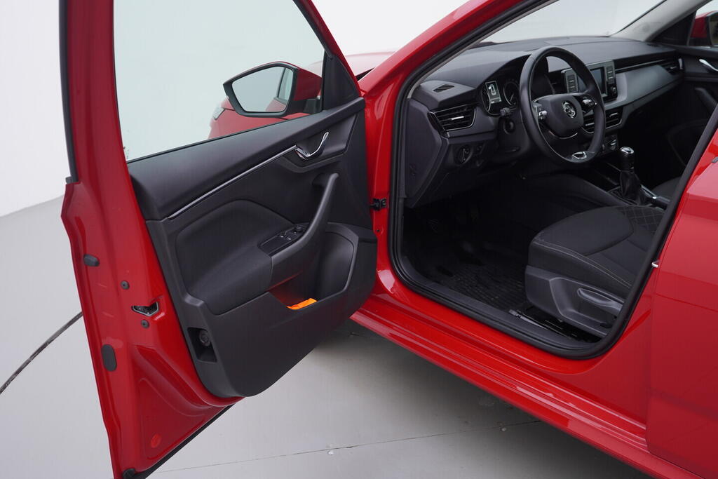 OV190V10487_18.webp_KAMIQ Ambition 1.0 TSI 70 kW manuál, DPH