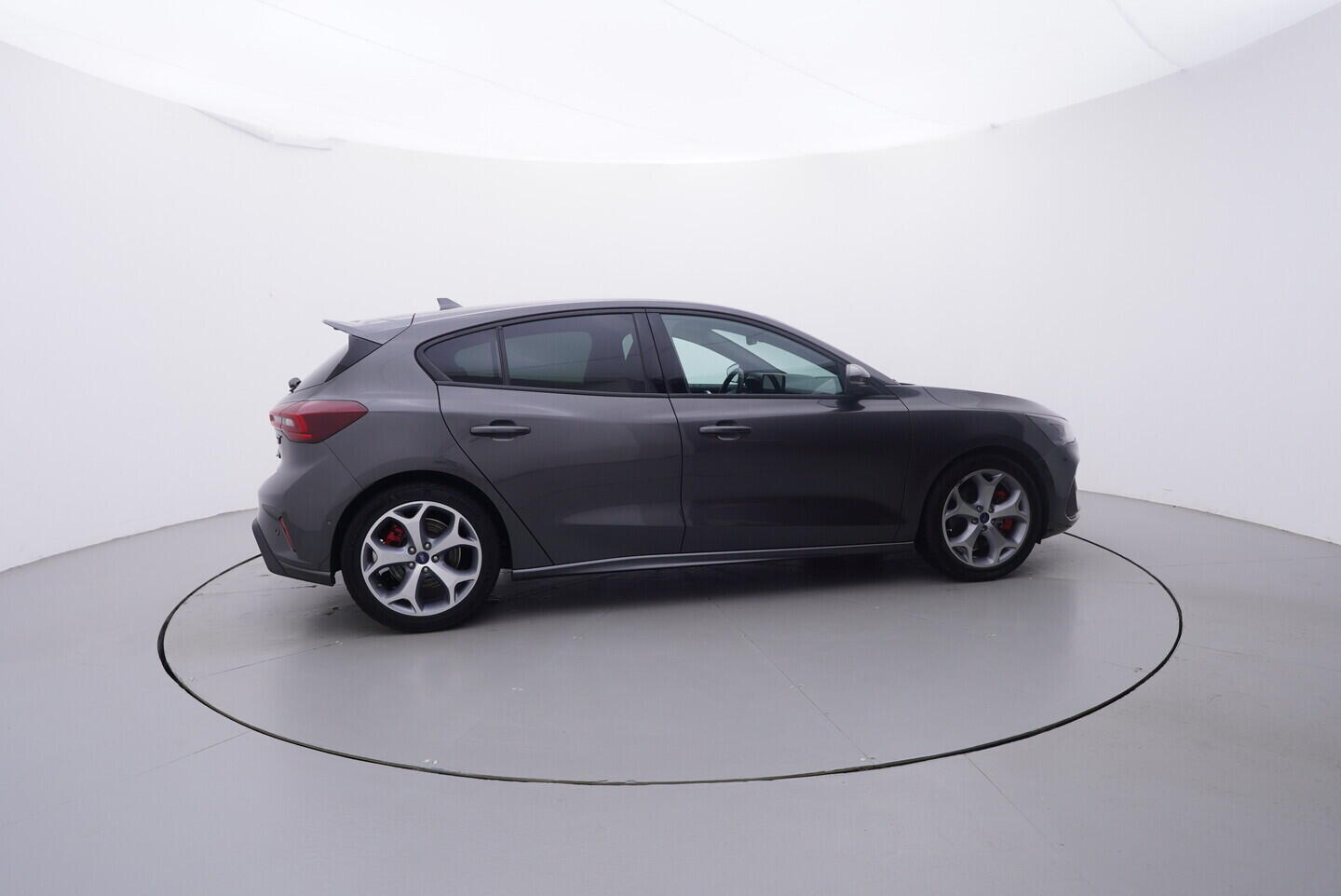 OV190V10492_15.webp_FOCUS ST 2.3  206 kW manuál