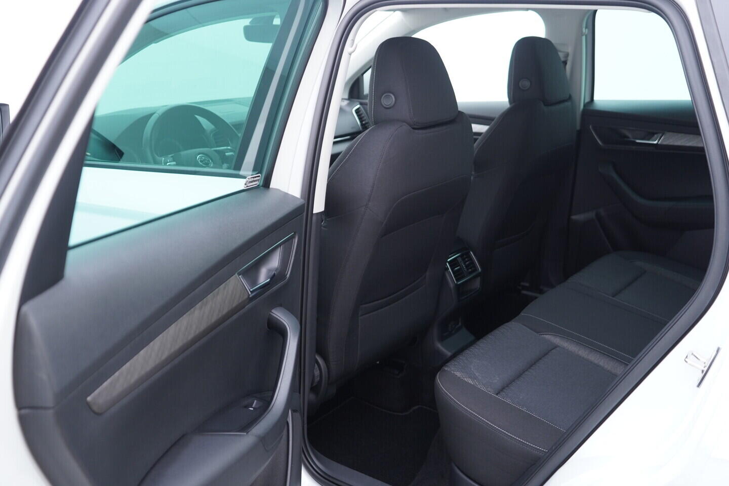 OV190V10495_34.webp_KAROQ Style 2.0 TDI 85 kW manuál, DPH