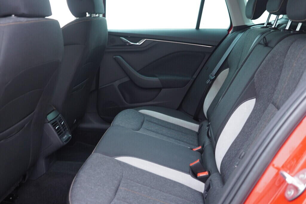 OV190V10499_36.webp_KAMIQ Top Selection 1.0 TSI 85 kW automat, DPH