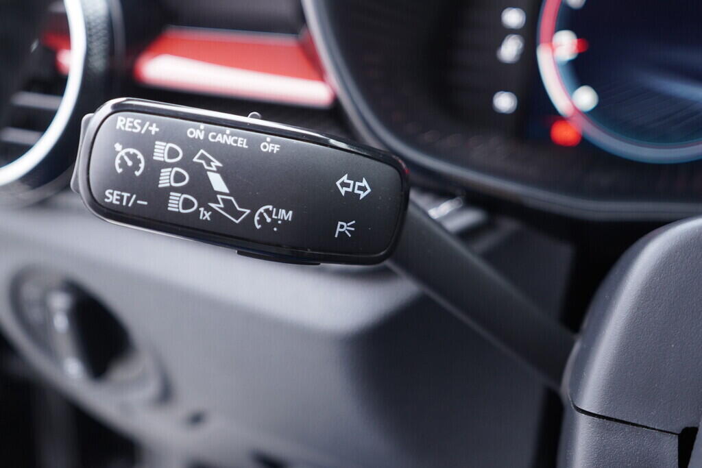 OV190V10513_23.webp_FABIA Monte Carlo 1.0 TSI 85 kW manuál, DPH