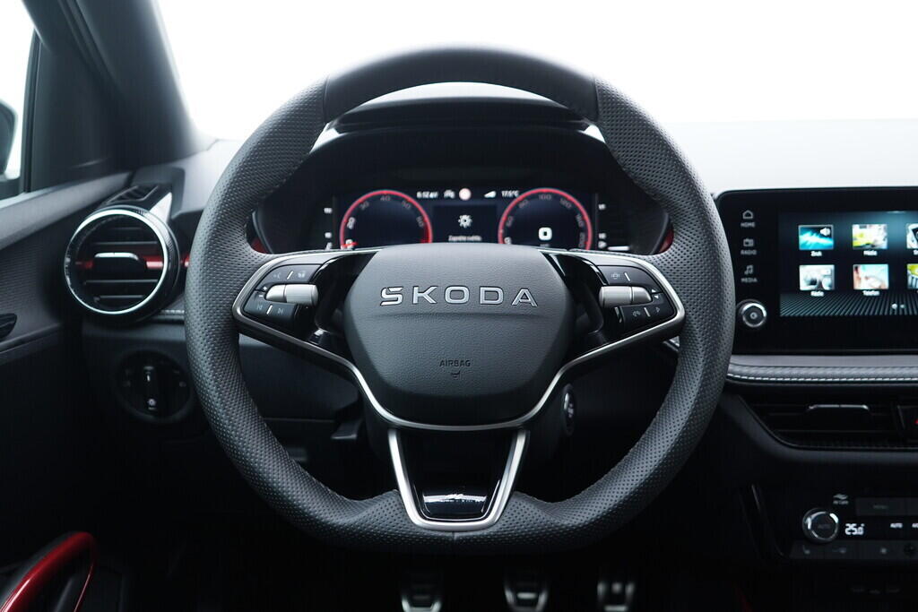 OV190V10513_26.webp_FABIA Monte Carlo 1.0 TSI 85 kW manuál, DPH