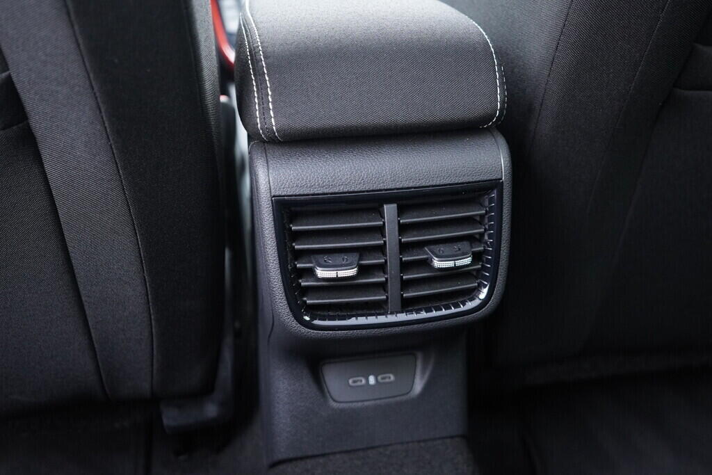 OV190V10513_34.webp_FABIA Monte Carlo 1.0 TSI 85 kW manuál, DPH