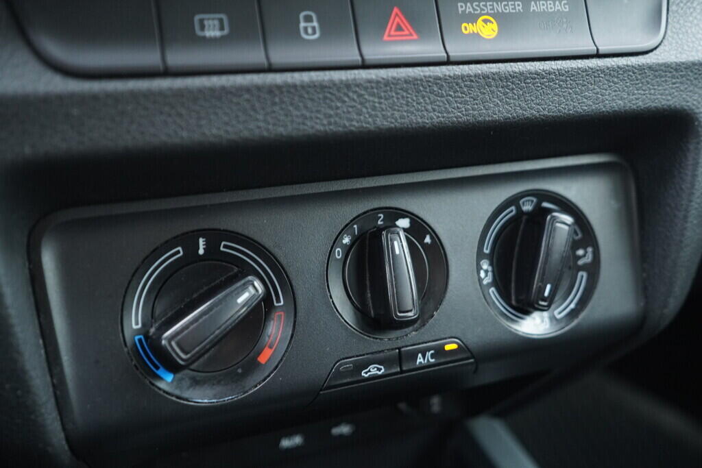 OV190V10518_30.webp_FABIA Ambition 1.2 TSI 66 kW manuál