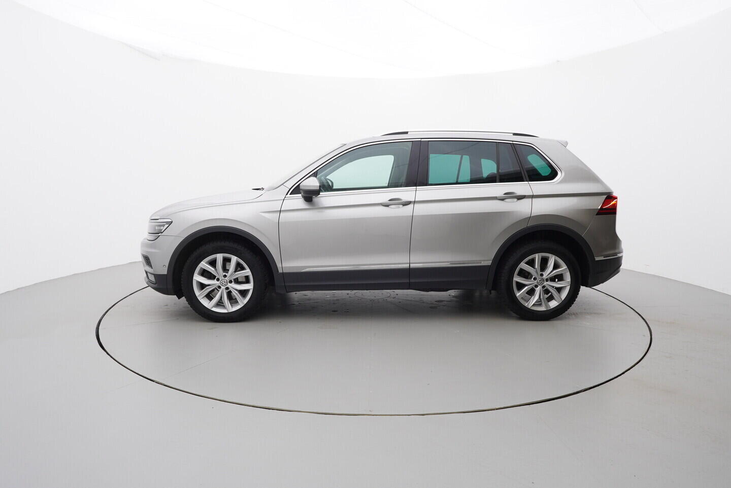 OV190V10521_11.webp_TIGUAN HIGHLINE 2.0 TDI 140 kW automat, DPH
