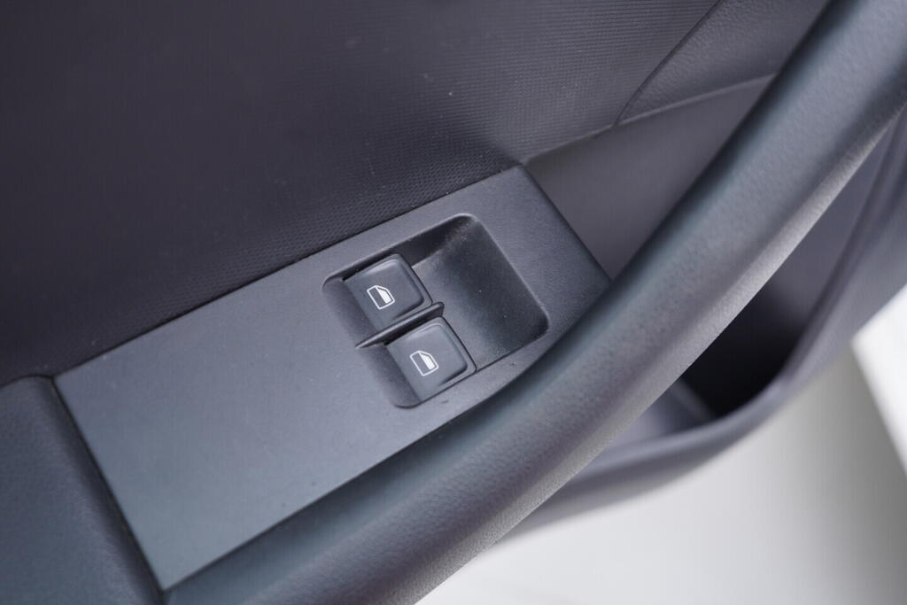 OV190V10524_20.webp_RAPID Ambition 1.2 TSI 63 kW manuál, DPH