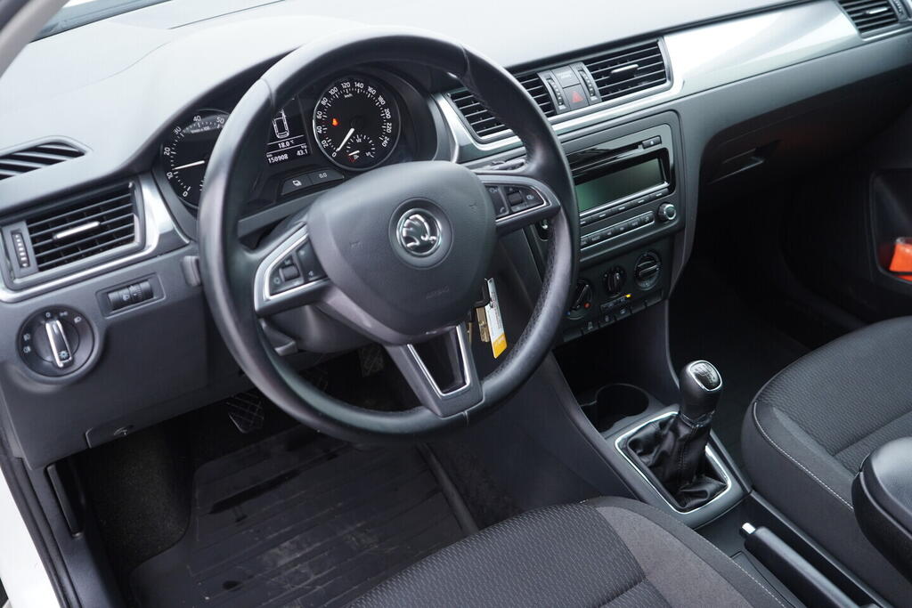 OV190V10524_21.webp_RAPID Ambition 1.2 TSI 63 kW manuál, DPH