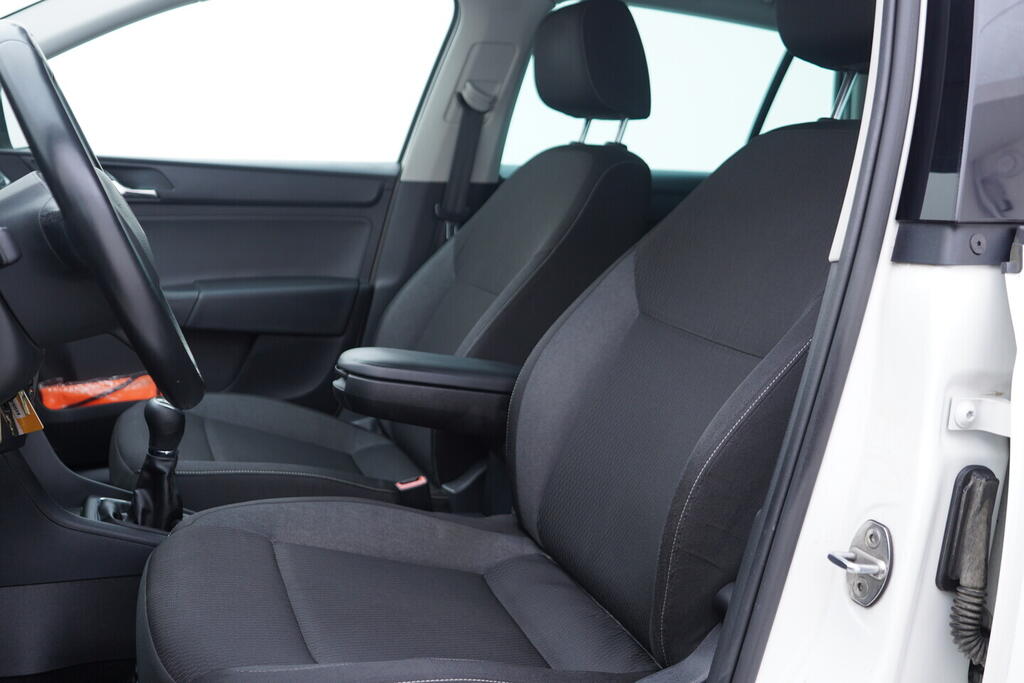 OV190V10524_22.webp_RAPID Ambition 1.2 TSI 63 kW manuál, DPH