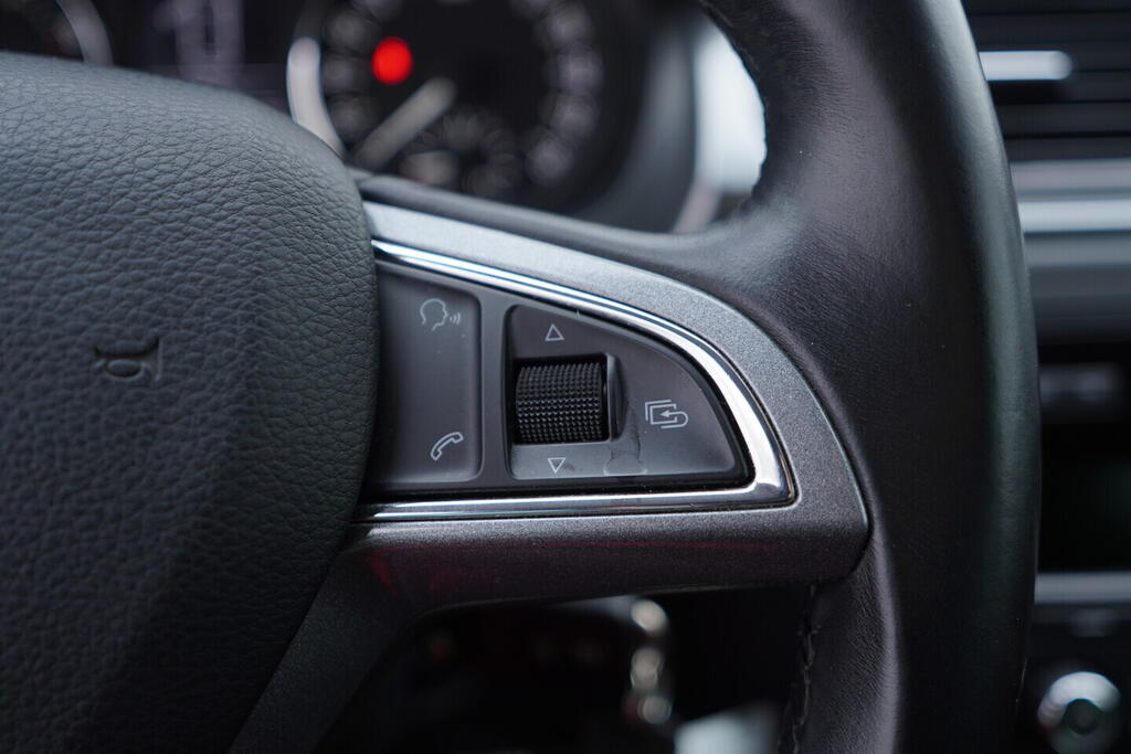 OV190V10524_26.webp_RAPID Ambition 1.2 TSI 63 kW manuál, DPH