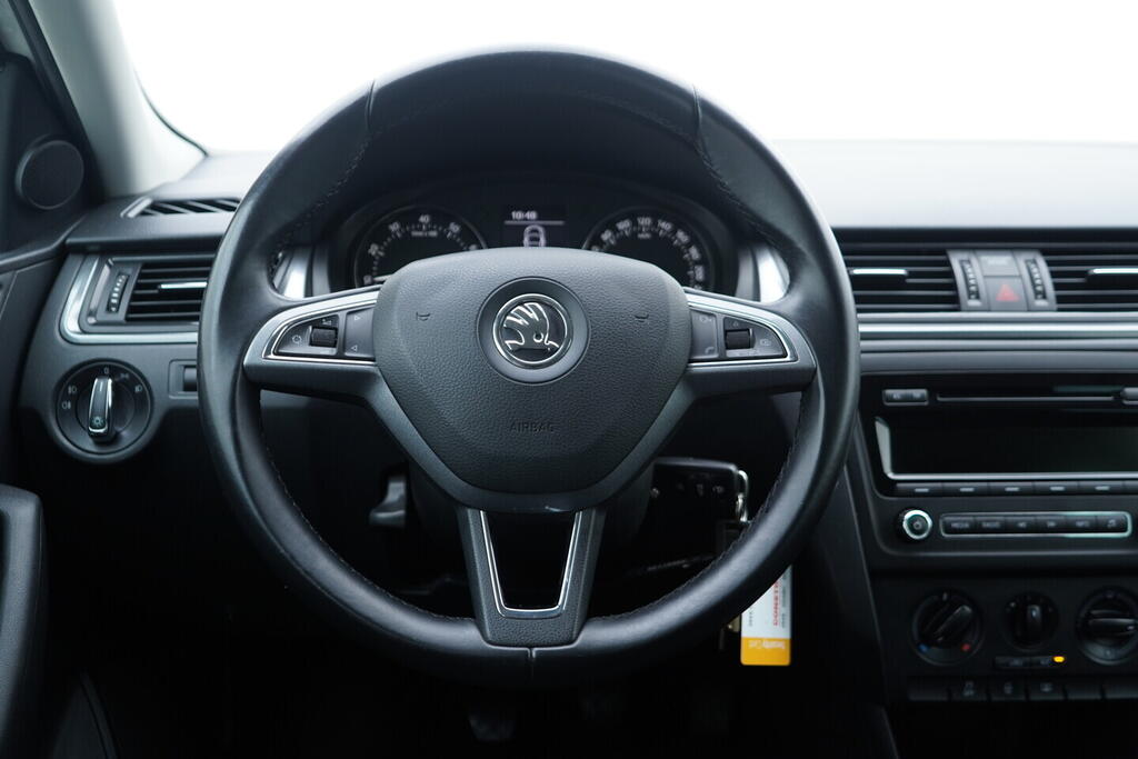 OV190V10524_28.webp_RAPID Ambition 1.2 TSI 63 kW manuál, DPH